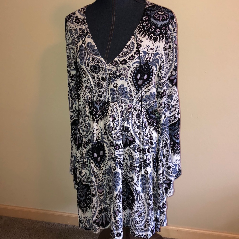 NWT Astars Boho paisley print flare sleeve dress